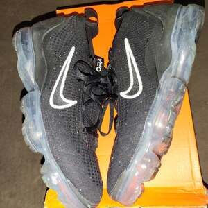 Nike Air VaporMax Flyknit Black White Metallic Silver DC4112-002 Women's Shoes